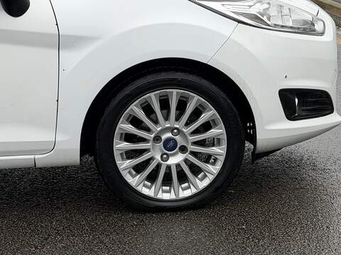 Ford Fiesta 1.0T EcoBoost Titanium Hatchback 3dr Petrol Manual Euro 5 (s/s) (100 ps) - U2219