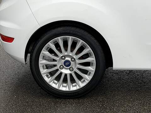 Ford Fiesta 1.0T EcoBoost Titanium Hatchback 3dr Petrol Manual Euro 5 (s/s) (100 ps) - U2219