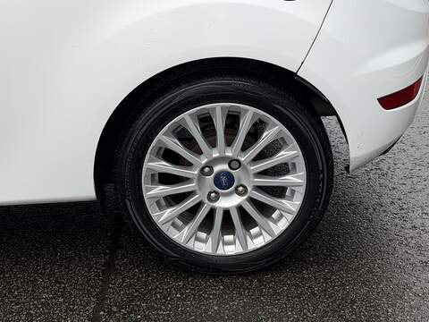 Ford Fiesta 1.0T EcoBoost Titanium Hatchback 3dr Petrol Manual Euro 5 (s/s) (100 ps) - U2219
