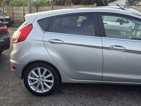 Ford Fiesta 1.0T EcoBoost Titanium Hatchback 5dr Petrol Powershift Euro 6 (100 ps) - U2225