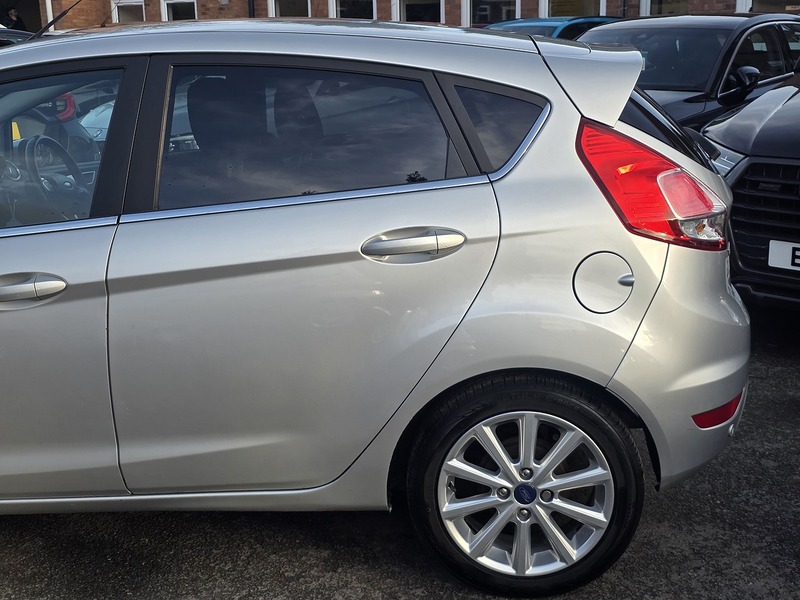 Ford Fiesta 1.0T EcoBoost Titanium Hatchback 5dr Petrol Powershift Euro 6 (100 ps) - U2225