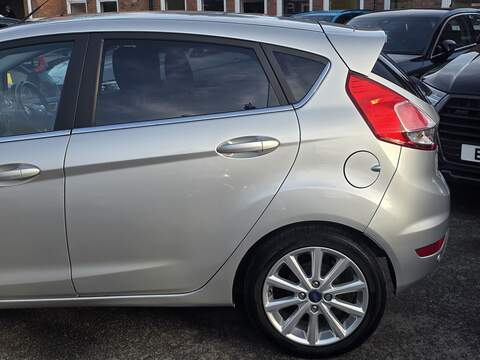 Ford Fiesta 1.0T EcoBoost Titanium Hatchback 5dr Petrol Powershift Euro 6 (100 ps) - U2225
