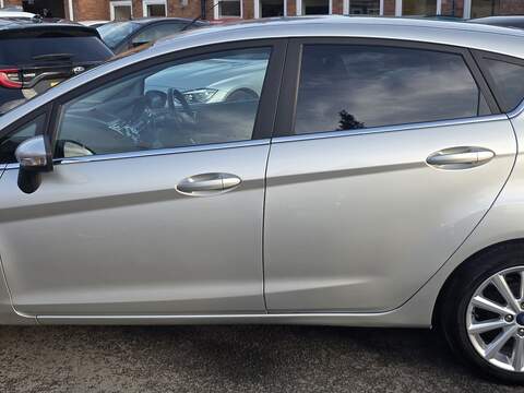 Ford Fiesta 1.0T EcoBoost Titanium Hatchback 5dr Petrol Powershift Euro 6 (100 ps) - U2225