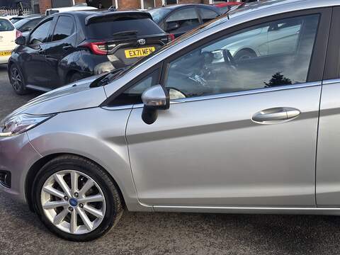 Ford Fiesta 1.0T EcoBoost Titanium Hatchback 5dr Petrol Powershift Euro 6 (100 ps) - U2225