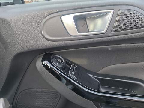 Ford Fiesta 1.0T EcoBoost Titanium Hatchback 5dr Petrol Powershift Euro 6 (100 ps) - U2225