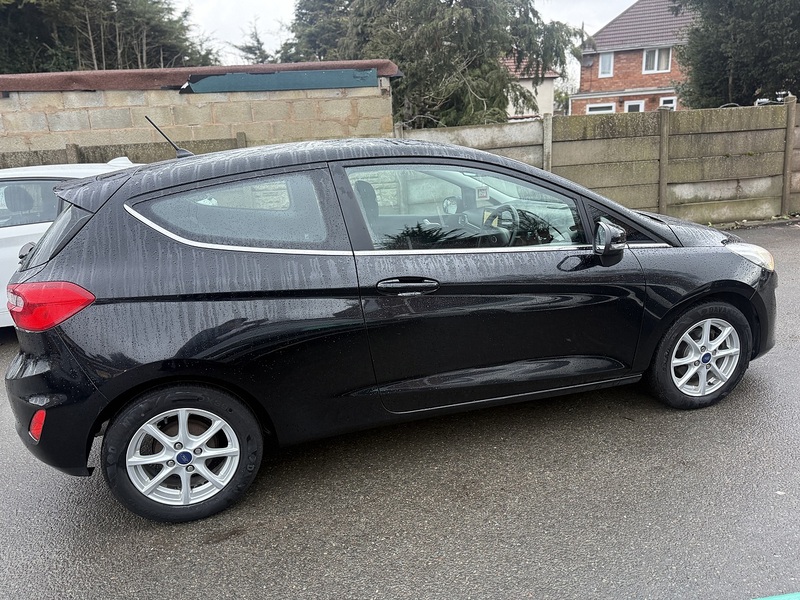 Ford Fiesta 1.0T EcoBoost Zetec Hatchback 3dr Petrol Manual Euro 6 (s/s) (100 ps) - U2231