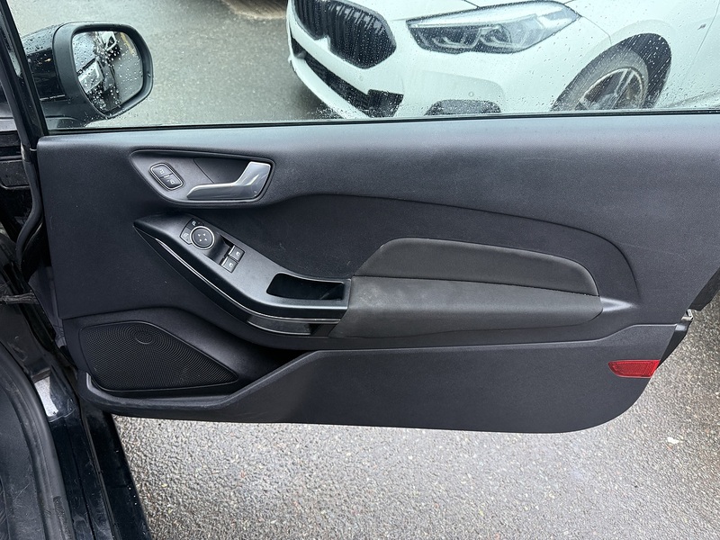 Ford Fiesta 1.0T EcoBoost Zetec Hatchback 3dr Petrol Manual Euro 6 (s/s) (100 ps) - U2231