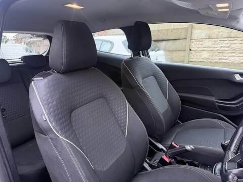 Ford Fiesta 1.0T EcoBoost Zetec Hatchback 3dr Petrol Manual Euro 6 (s/s) (100 ps) - U2231