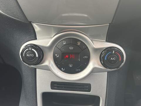 Ford Fiesta 1.4 Titanium Hatchback 5dr Petrol Manual (133 g/km, 94 bhp) - U2234