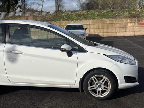 Ford Fiesta 1.0T EcoBoost Zetec Hatchback 3dr Petrol Manual Euro 5 (s/s) (100 ps) - U2236