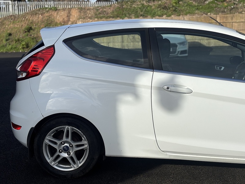 Ford Fiesta 1.0T EcoBoost Zetec Hatchback 3dr Petrol Manual Euro 5 (s/s) (100 ps) - U2236