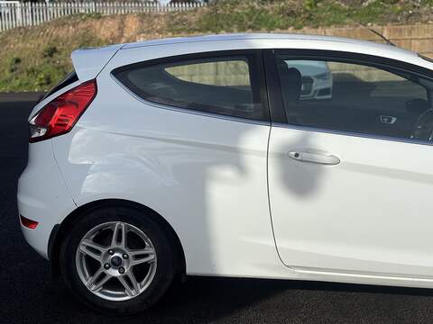 Ford Fiesta 1.0T EcoBoost Zetec Hatchback 3dr Petrol Manual Euro 5 (s/s) (100 ps) - U2236