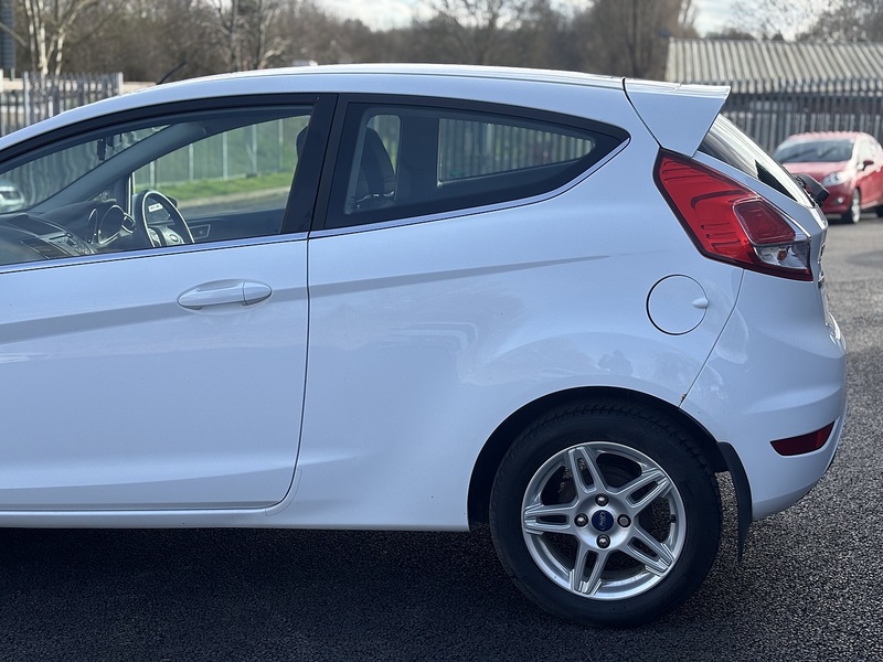 Ford Fiesta 1.0T EcoBoost Zetec Hatchback 3dr Petrol Manual Euro 5 (s/s) (100 ps) - U2236
