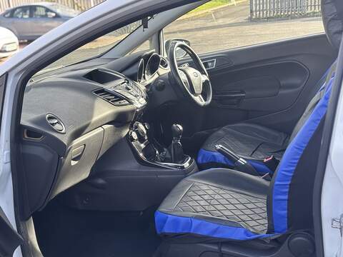 Ford Fiesta 1.0T EcoBoost Zetec Hatchback 3dr Petrol Manual Euro 5 (s/s) (100 ps) - U2236