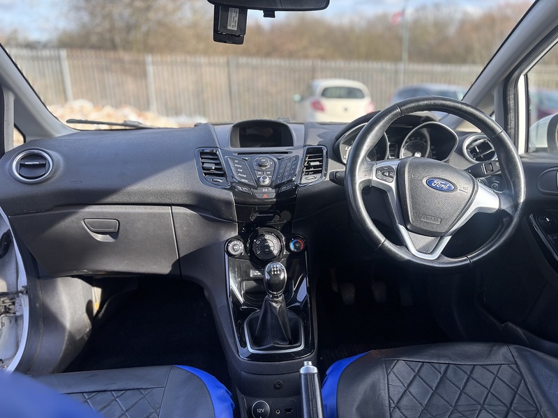 Ford Fiesta 1.0T EcoBoost Zetec Hatchback 3dr Petrol Manual Euro 5 (s/s) (100 ps) - U2236