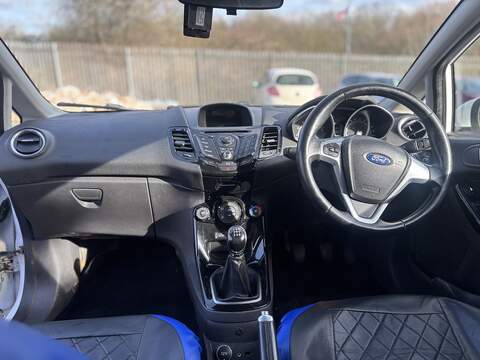 Ford Fiesta 1.0T EcoBoost Zetec Hatchback 3dr Petrol Manual Euro 5 (s/s) (100 ps) - U2236