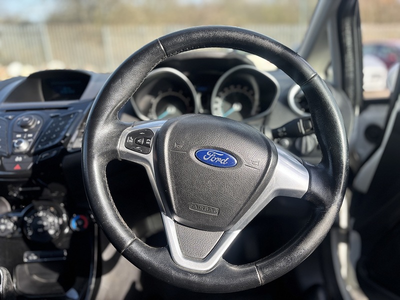 Ford Fiesta 1.0T EcoBoost Zetec Hatchback 3dr Petrol Manual Euro 5 (s/s) (100 ps) - U2236