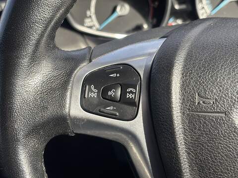 Ford Fiesta 1.0T EcoBoost Zetec Hatchback 3dr Petrol Manual Euro 5 (s/s) (100 ps) - U2236