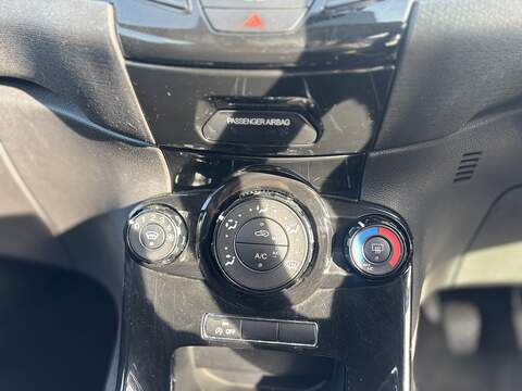 Ford Fiesta 1.0T EcoBoost Zetec Hatchback 3dr Petrol Manual Euro 5 (s/s) (100 ps) - U2236