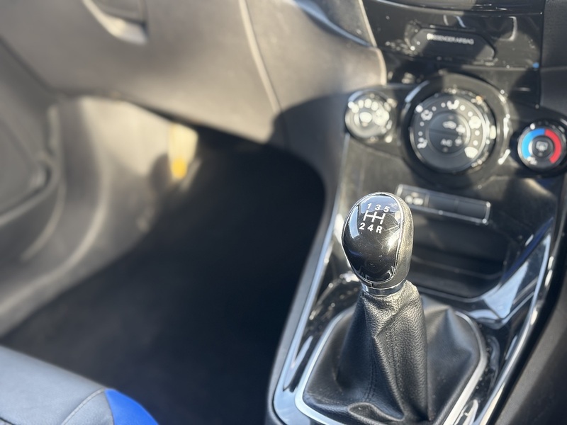 Ford Fiesta 1.0T EcoBoost Zetec Hatchback 3dr Petrol Manual Euro 5 (s/s) (100 ps) - U2236