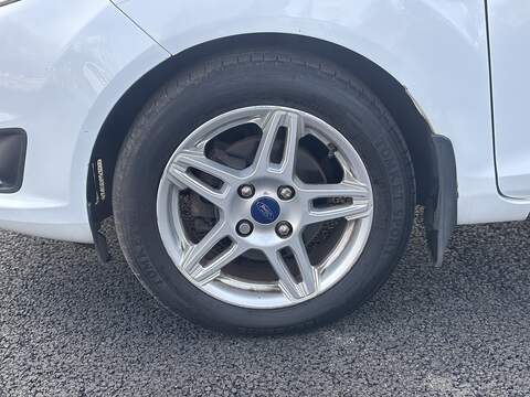 Ford Fiesta 1.0T EcoBoost Zetec Hatchback 3dr Petrol Manual Euro 5 (s/s) (100 ps) - U2236