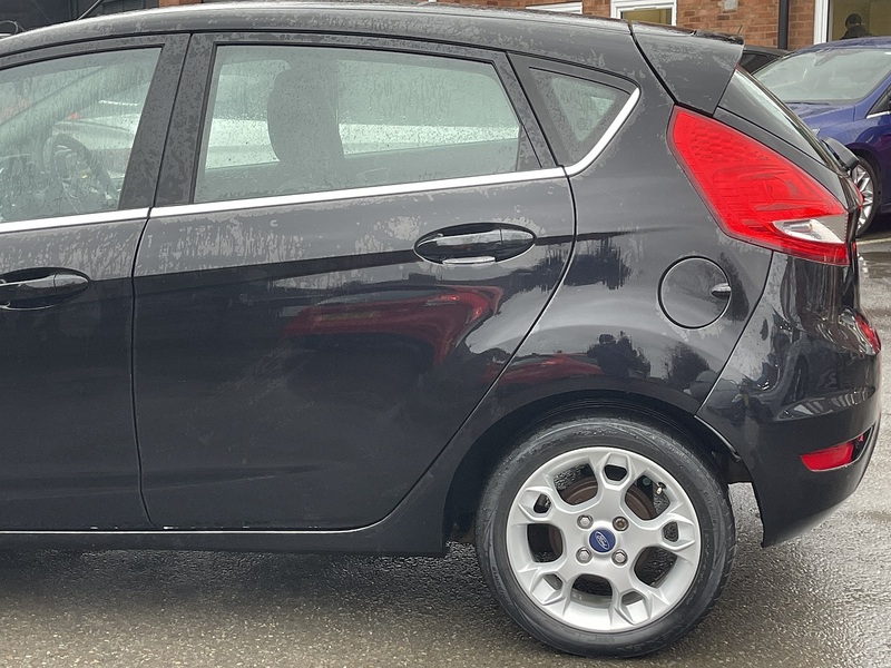 Ford Fiesta 1.4 Zetec Hatchback 5dr Petrol Manual (133 g/km, 94 bhp) - U2239