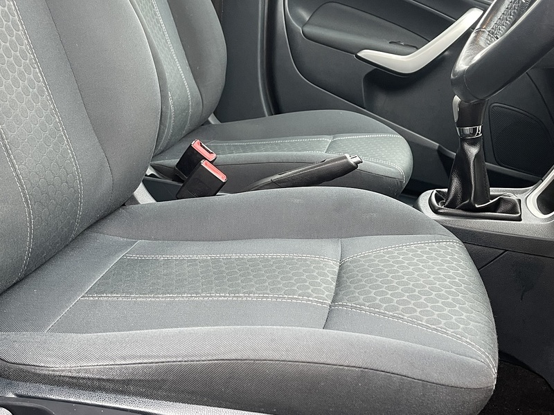 Ford Fiesta 1.4 Zetec Hatchback 5dr Petrol Manual (133 g/km, 94 bhp) - U2239