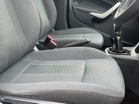 Ford Fiesta 1.4 Zetec Hatchback 5dr Petrol Manual (133 g/km, 94 bhp) - U2239