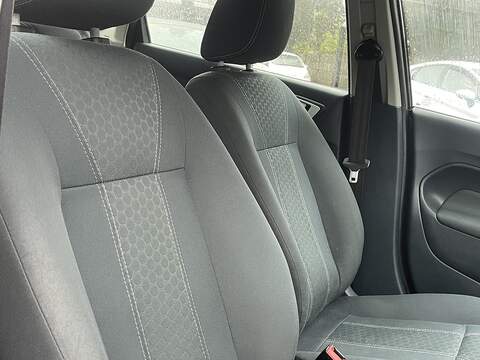 Ford Fiesta 1.4 Zetec Hatchback 5dr Petrol Manual (133 g/km, 94 bhp) - U2239