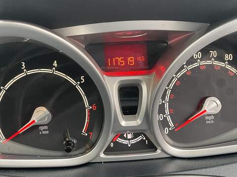 Ford Fiesta 1.4 Zetec Hatchback 5dr Petrol Manual (133 g/km, 94 bhp) - U2239
