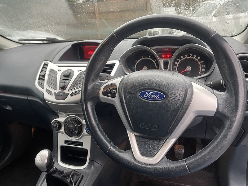 Ford Fiesta 1.4 Zetec Hatchback 5dr Petrol Manual (133 g/km, 94 bhp) - U2239