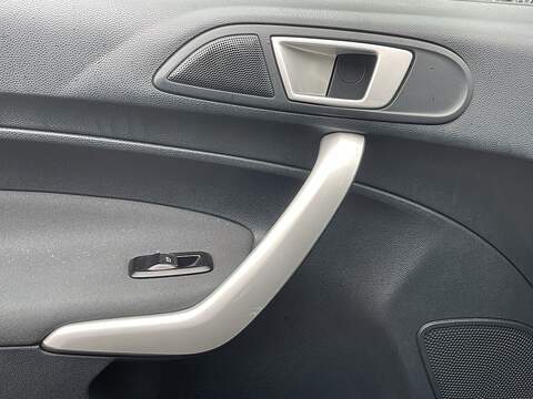 Ford Fiesta 1.4 Zetec Hatchback 5dr Petrol Manual (133 g/km, 94 bhp) - U2239
