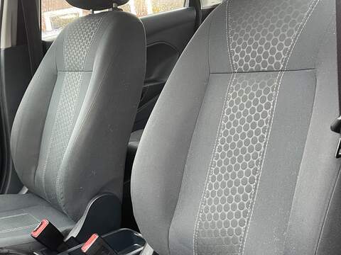 Ford Fiesta 1.4 Zetec Hatchback 5dr Petrol Manual (133 g/km, 94 bhp) - U2239