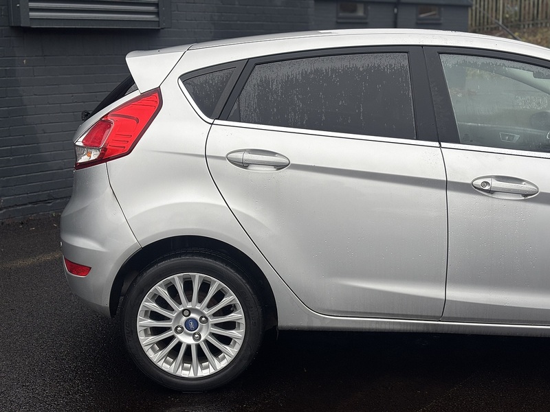 Ford Fiesta 1.0T EcoBoost Titanium Hatchback 5dr Petrol Manual Euro 5 (s/s) (125 ps) - U2242