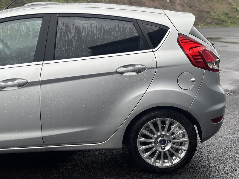 Ford Fiesta 1.0T EcoBoost Titanium Hatchback 5dr Petrol Manual Euro 5 (s/s) (125 ps) - U2242