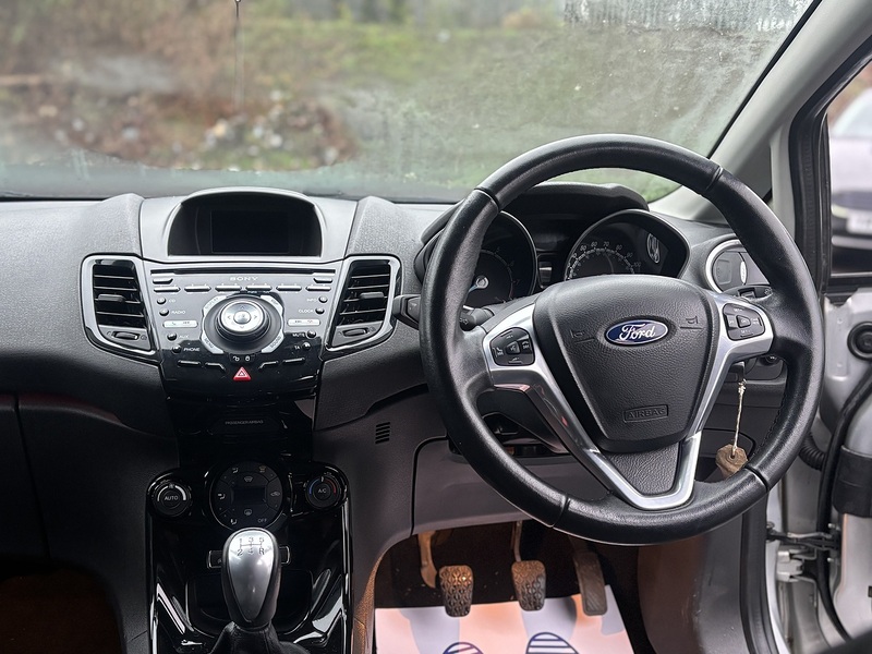 Ford Fiesta 1.0T EcoBoost Titanium Hatchback 5dr Petrol Manual Euro 5 (s/s) (125 ps) - U2242