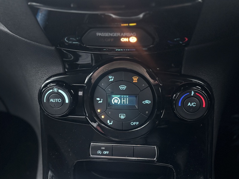 Ford Fiesta 1.0T EcoBoost Titanium Hatchback 5dr Petrol Manual Euro 5 (s/s) (125 ps) - U2242