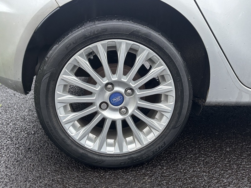 Ford Fiesta 1.0T EcoBoost Titanium Hatchback 5dr Petrol Manual Euro 5 (s/s) (125 ps) - U2242