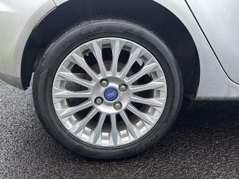 Ford Fiesta 1.0T EcoBoost Titanium Hatchback 5dr Petrol Manual Euro 5 (s/s) (125 ps) - U2242