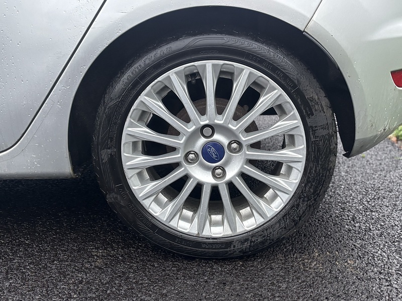 Ford Fiesta 1.0T EcoBoost Titanium Hatchback 5dr Petrol Manual Euro 5 (s/s) (125 ps) - U2242