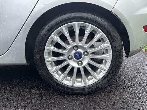 Ford Fiesta 1.0T EcoBoost Titanium Hatchback 5dr Petrol Manual Euro 5 (s/s) (125 ps) - U2242