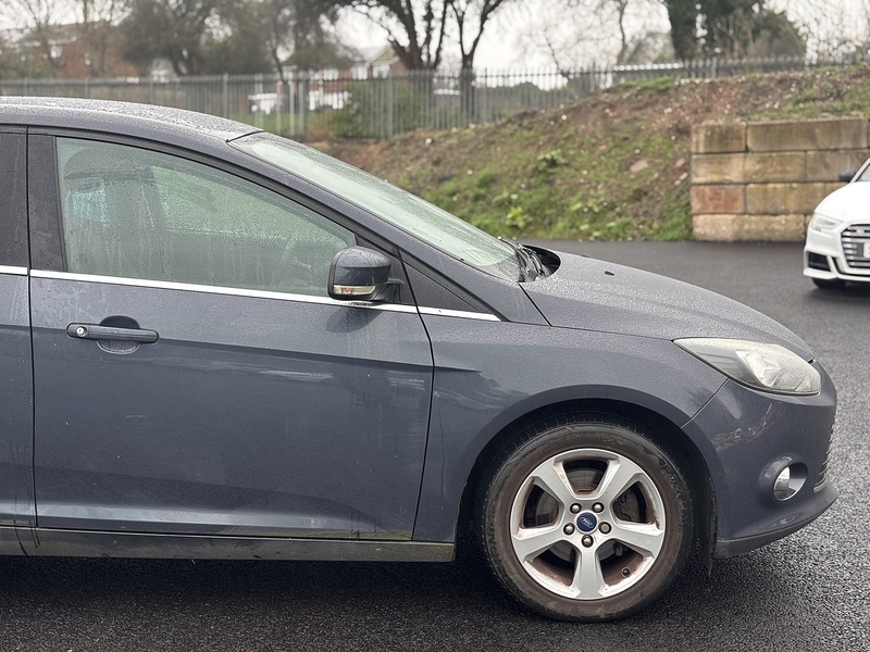 Ford Focus 1.6 Zetec Navigator Hatchback 5dr Petrol Manual Euro 5 (105 ps) - U2243