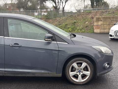 Ford Focus 1.6 Zetec Navigator Hatchback 5dr Petrol Manual Euro 5 (105 ps) - U2243