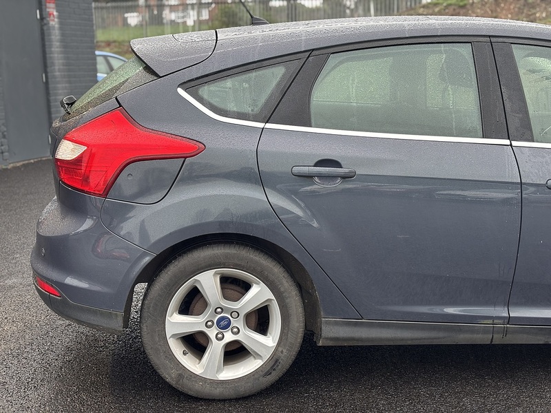 Ford Focus 1.6 Zetec Navigator Hatchback 5dr Petrol Manual Euro 5 (105 ps) - U2243
