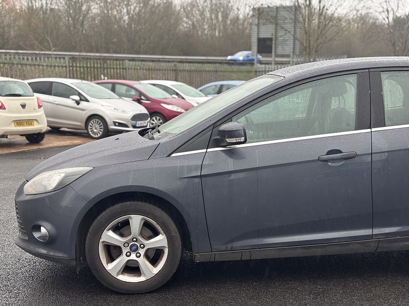 Ford Focus 1.6 Zetec Navigator Hatchback 5dr Petrol Manual Euro 5 (105 ps) - U2243