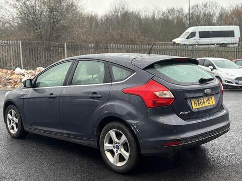 Ford Focus 1.6 Zetec Navigator Hatchback 5dr Petrol Manual Euro 5 (105 ps) - U2243