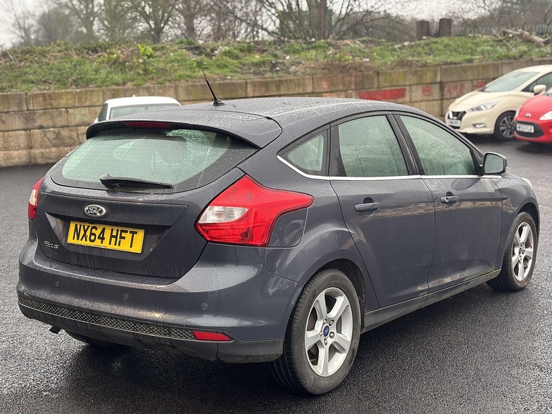Ford Focus 1.6 Zetec Navigator Hatchback 5dr Petrol Manual Euro 5 (105 ps) - U2243