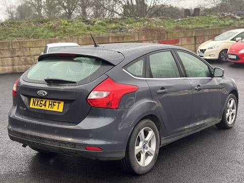 Ford Focus 1.6 Zetec Navigator Hatchback 5dr Petrol Manual Euro 5 (105 ps) - U2243