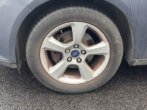 Ford Focus 1.6 Zetec Navigator Hatchback 5dr Petrol Manual Euro 5 (105 ps) - U2243