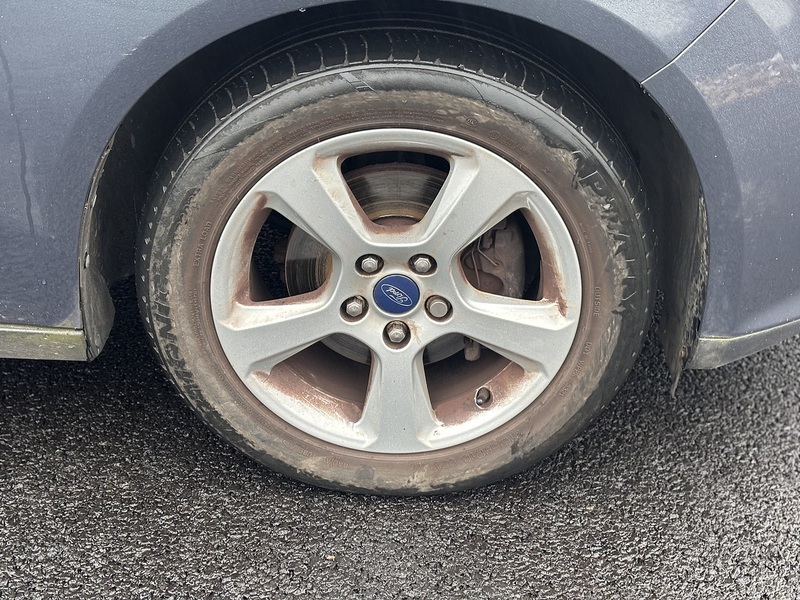 Ford Focus 1.6 Zetec Navigator Hatchback 5dr Petrol Manual Euro 5 (105 ps) - U2243